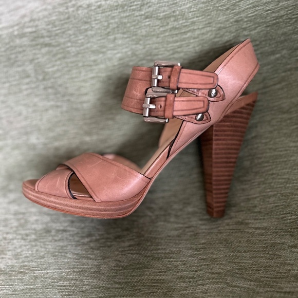 Coach Giana Heels 10 - Picture 6 of 11